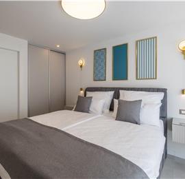 4 bedroom villa with heated pool and sea view in Vinišće, sleeps 8